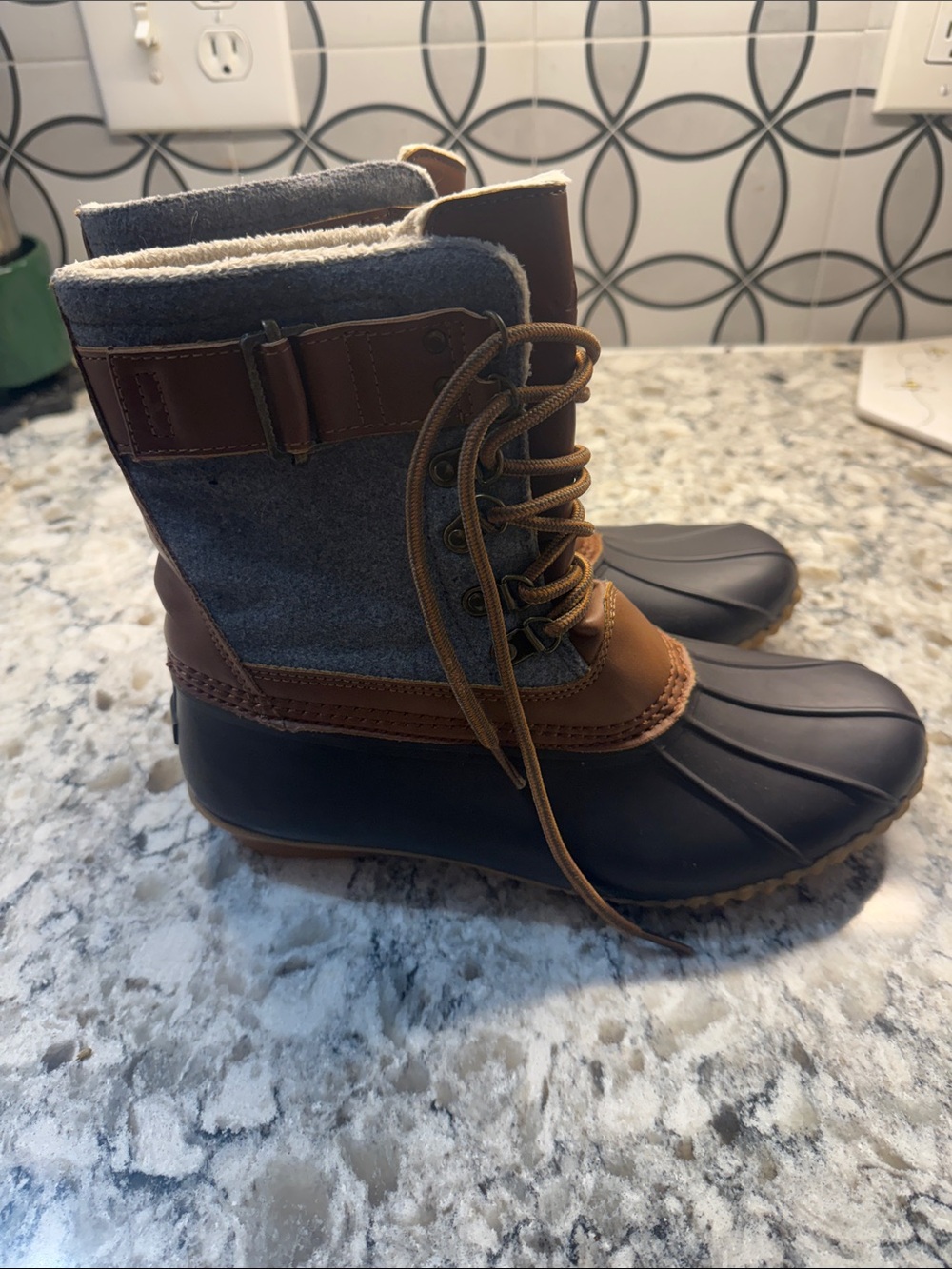 JBU Women’s Brown and Gray Waterproof Lace-Up Snow Boots